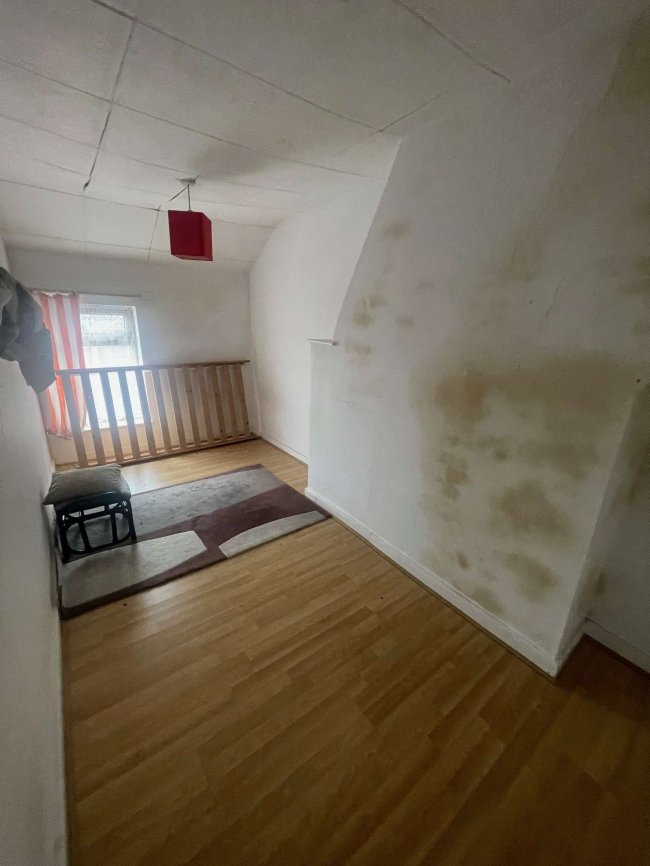 15 High Street, Stoke-on-Trent, ST6 5TE 5