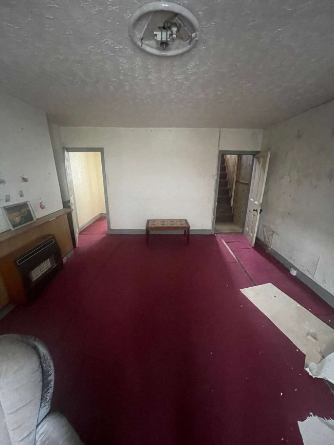 15 High Street, Stoke-on-Trent, ST6 5TE 5