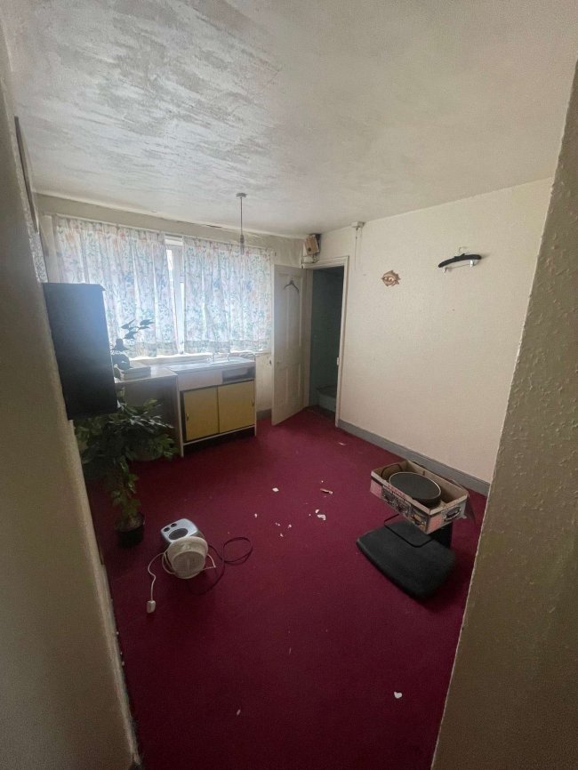 15 High Street, Stoke-on-Trent, ST6 5TE 5