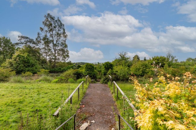 Weald Hall, Mayfield Lane, Wadhurst, East Sussex, TN5 6HX 1