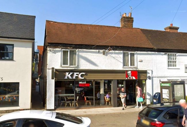 24A Bishopric, Horsham, West Sussex RH12 1QN 9