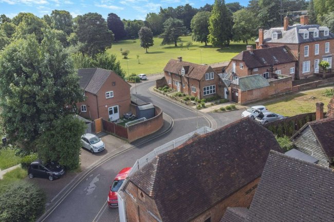 The Old Barn, Chineham Park Court, Popley, Basingstoke, Hampshire RG24 9BL 4