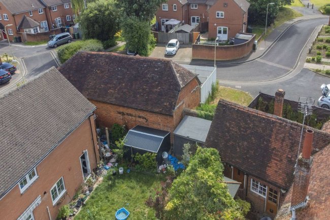 The Old Barn, Chineham Park Court, Popley, Basingstoke, Hampshire RG24 9BL 4