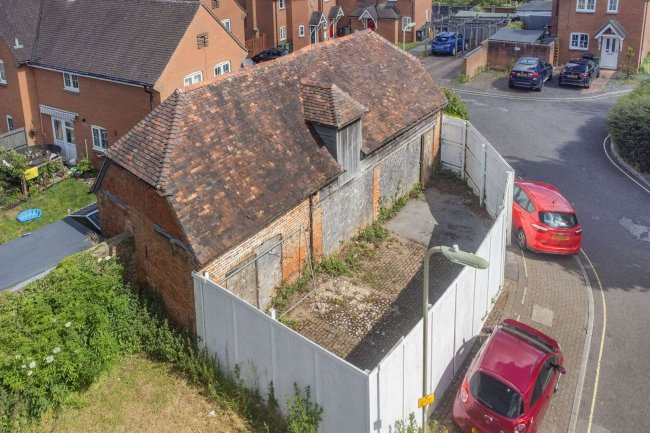 The Old Barn, Chineham Park Court, Popley, Basingstoke, Hampshire RG24 9BL 4