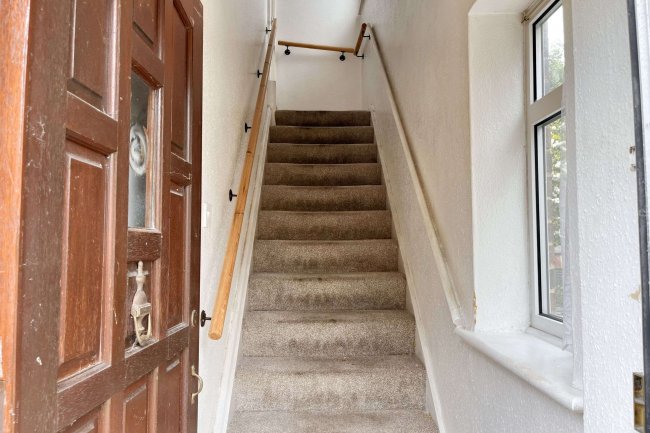 64 Swallowdale, South Croydon, London, CR2 8SJ 4