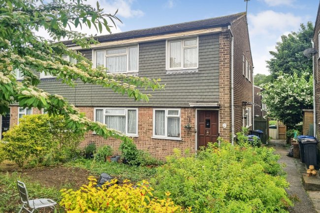 64 Swallowdale, South Croydon, London, CR2 8SJ 4