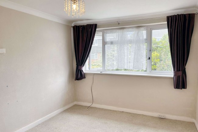 64 Swallowdale, South Croydon, London, CR2 8SJ 4