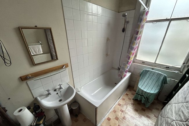 Rooms at the First Floor, 58 Holland Road, West Kensington, W14 8BB 5