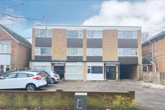 Flat 1, Rotherwick Court Road, Farnborough, GU14 6DD 3