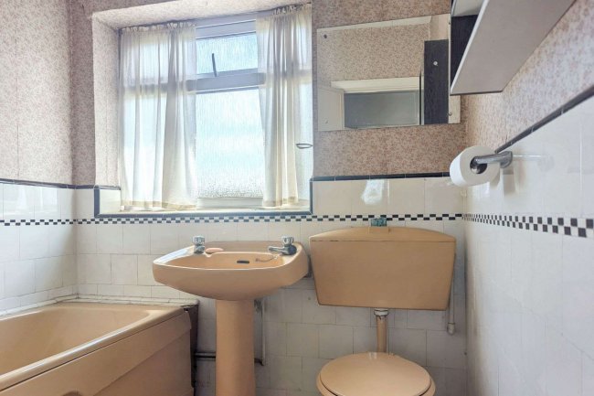 1 Blenheim Avenue, Chatham, Kent, ME4 6UU 10