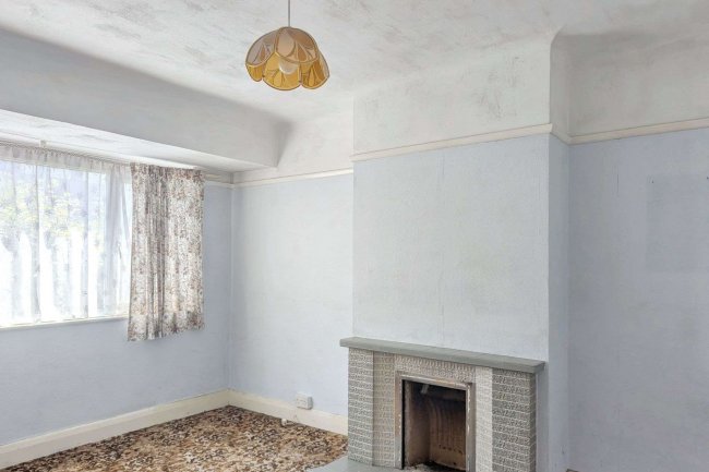 1 Blenheim Avenue, Chatham, Kent, ME4 6UU 10