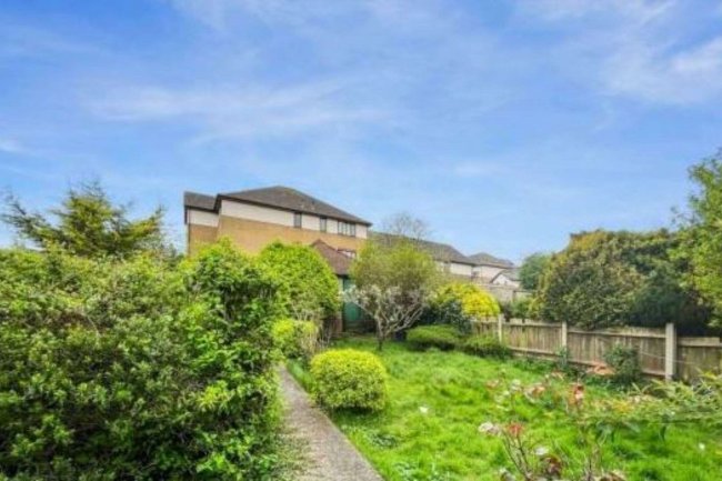 1 Blenheim Avenue, Chatham, Kent, ME4 6UU 10