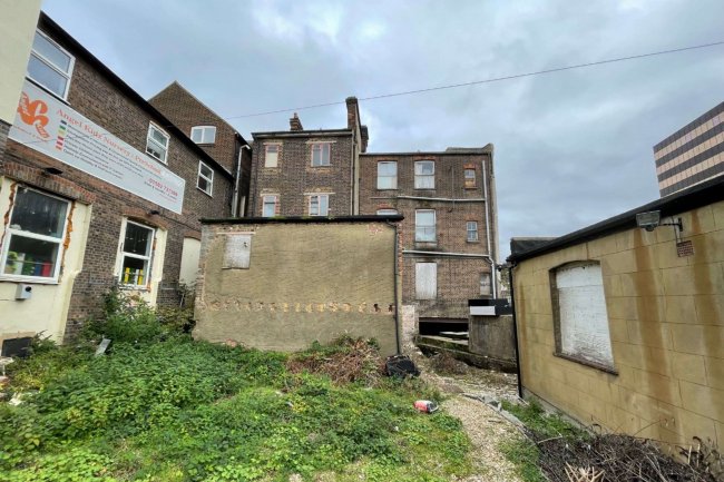 49 Cheapside, Luton, Bedfordshire LU1 2HN 4