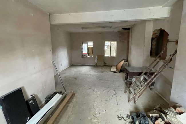 51 Cheapside, Luton, Bedfordshire LU1 2HN 2