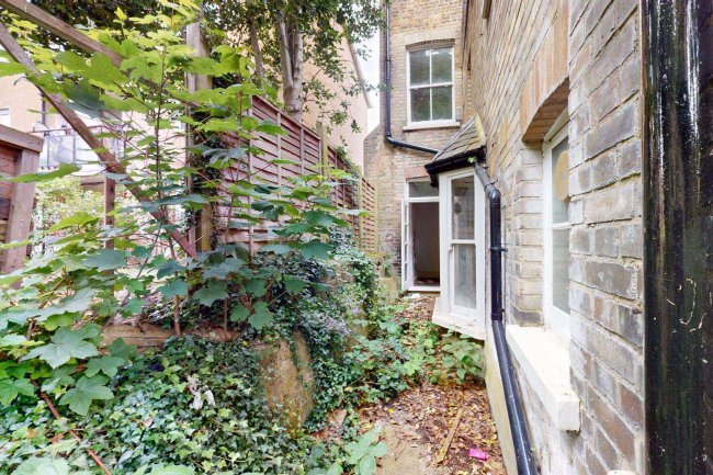 24 Bromar Road, London SE5 8DL 5