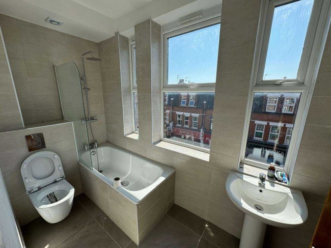 128 Tottenham Lane, Hornsey, London N8 7EL 8