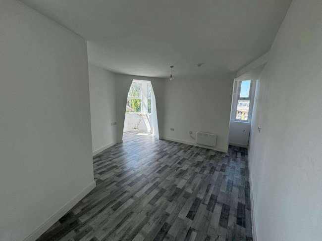 128 Tottenham Lane, Hornsey, London N8 7EL 8