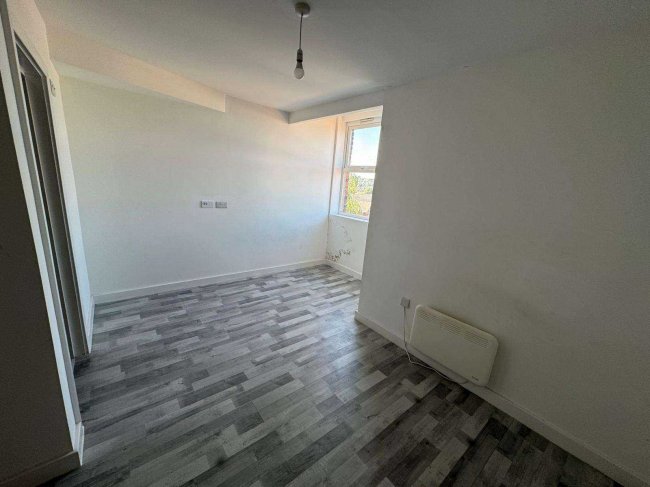 128 Tottenham Lane, Hornsey, London N8 7EL 8