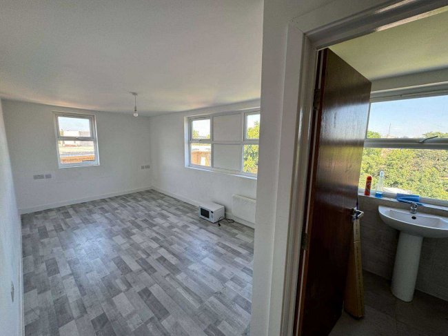 128 Tottenham Lane, Hornsey, London N8 7EL 8