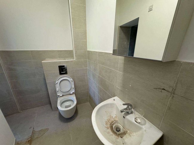 128 Tottenham Lane, Hornsey, London N8 7EL 8