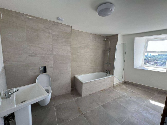 128 Tottenham Lane, Hornsey, London N8 7EL 8