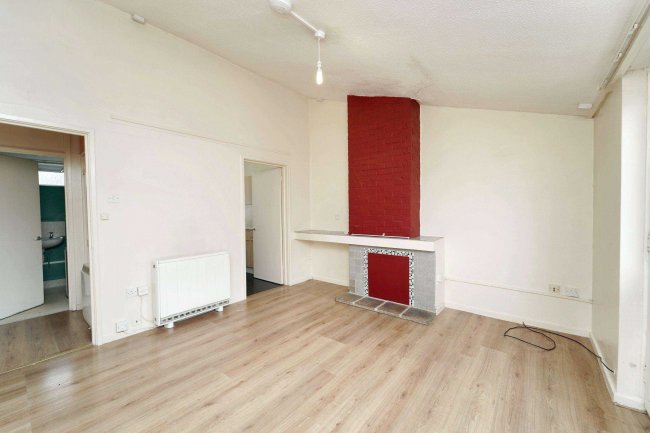 1 Colemans Close, Calne, Wiltshire, SN11 8NJ 8