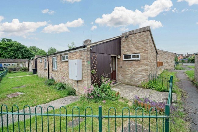 1 Colemans Close, Calne, Wiltshire, SN11 8NJ 8