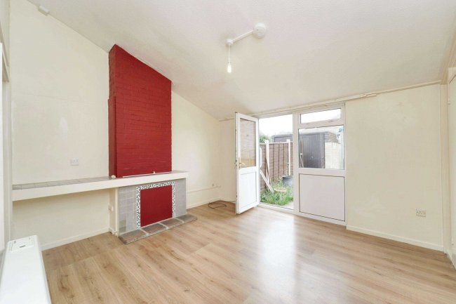 1 Colemans Close, Calne, Wiltshire, SN11 8NJ 8