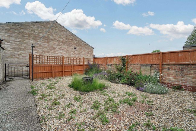 1 Colemans Close, Calne, Wiltshire, SN11 8NJ 8