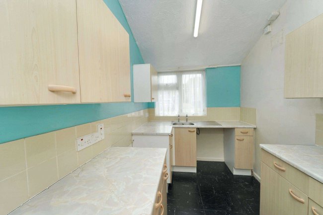 1 Colemans Close, Calne, Wiltshire, SN11 8NJ 8