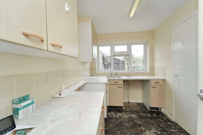 24 Grierson Close, Calne, Wiltshire, SN11 8JJ 3