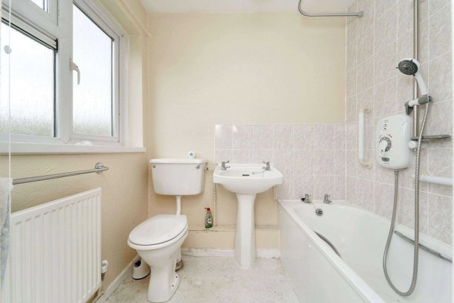 24 Grierson Close, Calne, Wiltshire, SN11 8JJ 3