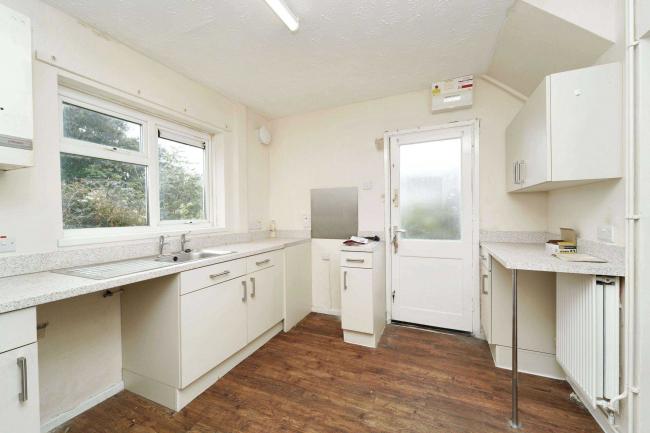 6 Barrow Green, Chippenham, Wiltshire, SN15 1BE 1