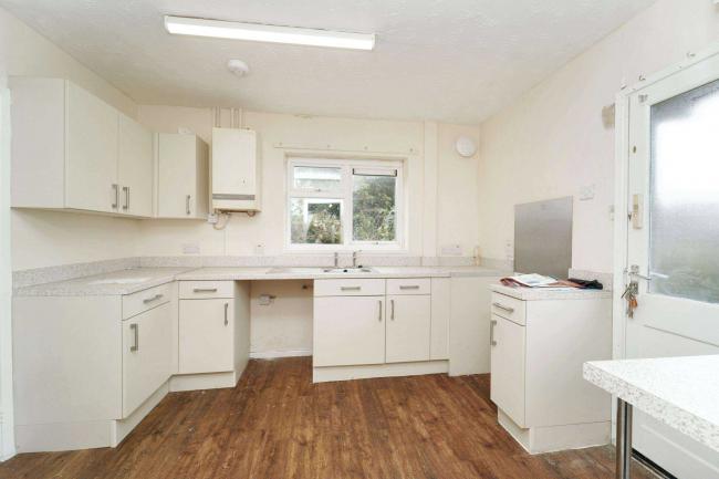 6 Barrow Green, Chippenham, Wiltshire, SN15 1BE 1