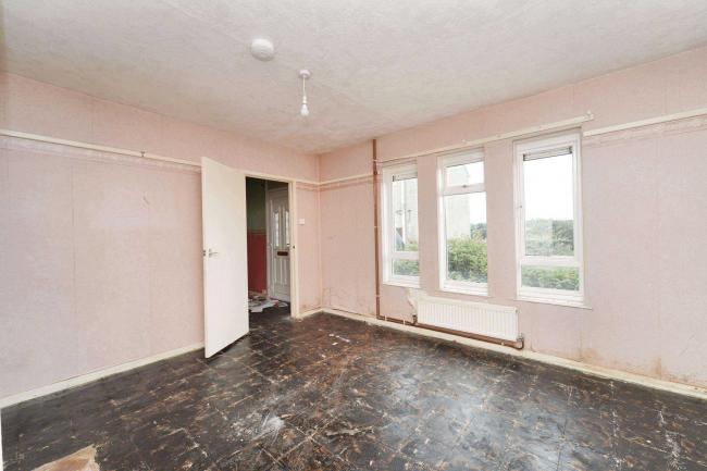 6 Barrow Green, Chippenham, Wiltshire, SN15 1BE 1