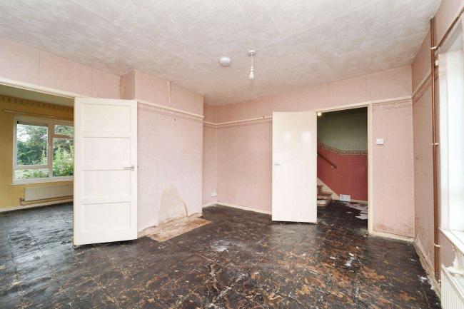 6 Barrow Green, Chippenham, Wiltshire, SN15 1BE 1