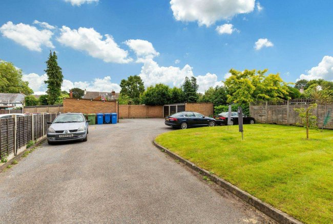 Osborne Court, Osborne Road,  Farnborough GU14 6AP 4