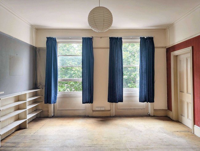 Flat A, 157 Holland Park Avenue, London W11 4UX 9