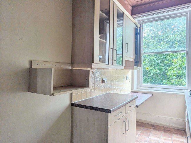 Flat A, 157 Holland Park Avenue, London W11 4UX 9