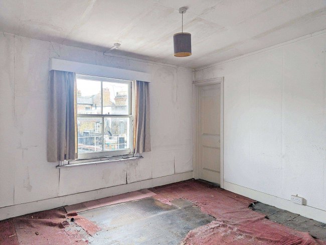 Flat A, 157 Holland Park Avenue, London W11 4UX 9