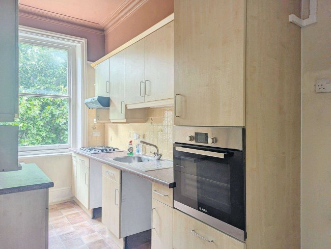 Flat A, 157 Holland Park Avenue, London W11 4UX 9