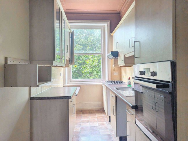 Flat A, 157 Holland Park Avenue, London W11 4UX 9