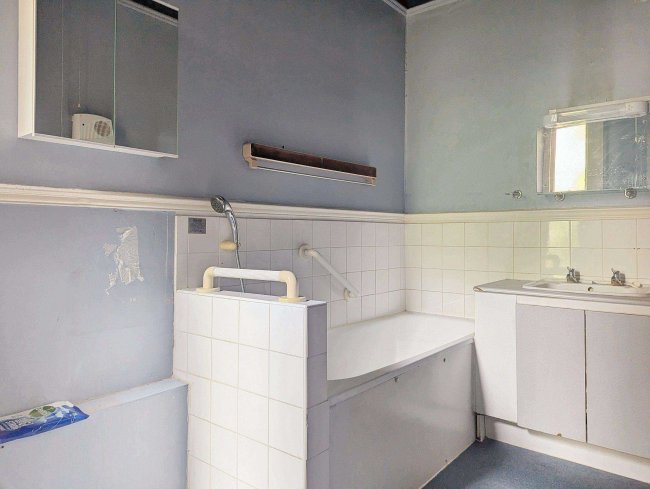 Flat A, 157 Holland Park Avenue, London W11 4UX 9