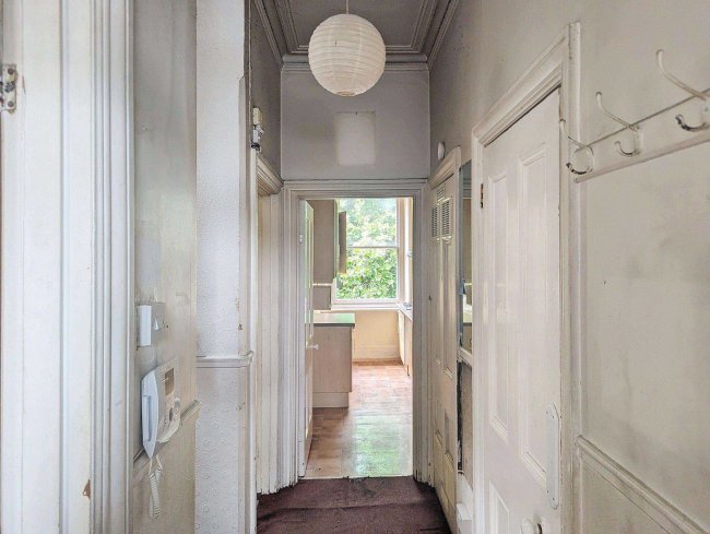 Flat A, 157 Holland Park Avenue, London W11 4UX 9