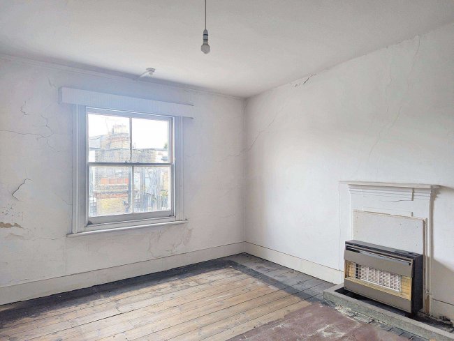 Flat A, 157 Holland Park Avenue, London W11 4UX 9