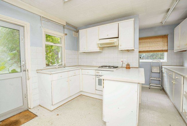 23 High Street, West End, Woking GU24 9PL 10