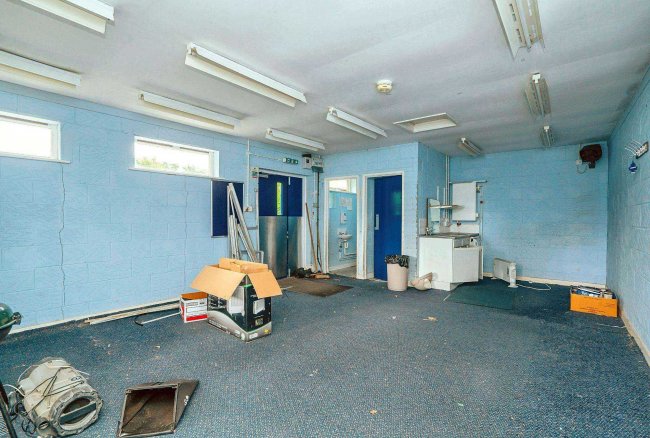 23 High Street, West End, Woking GU24 9PL 10