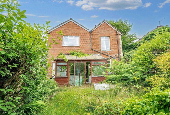 23 High Street, West End, Woking GU24 9PL 10