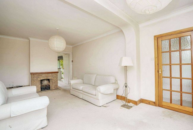 23 High Street, West End, Woking GU24 9PL 10