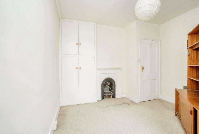 23 High Street, West End, Woking GU24 9PL 10